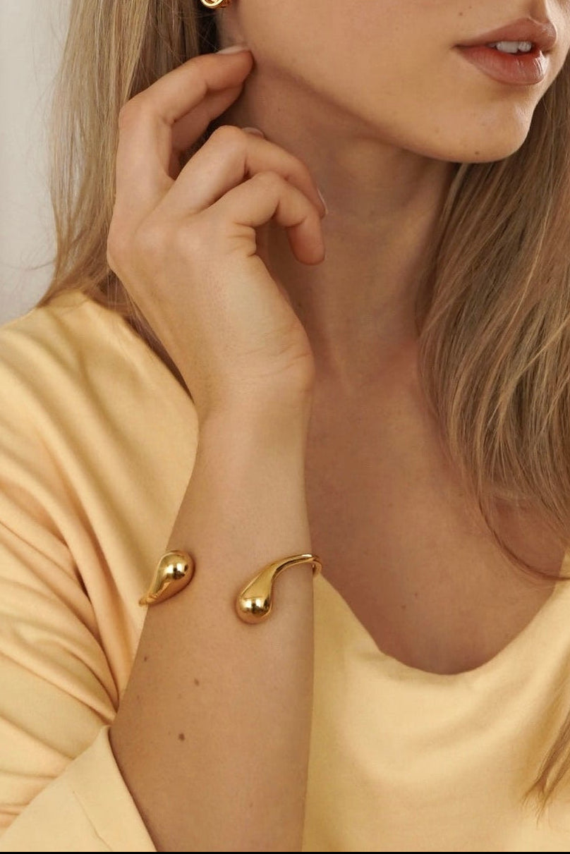 Drop Cuff Gold