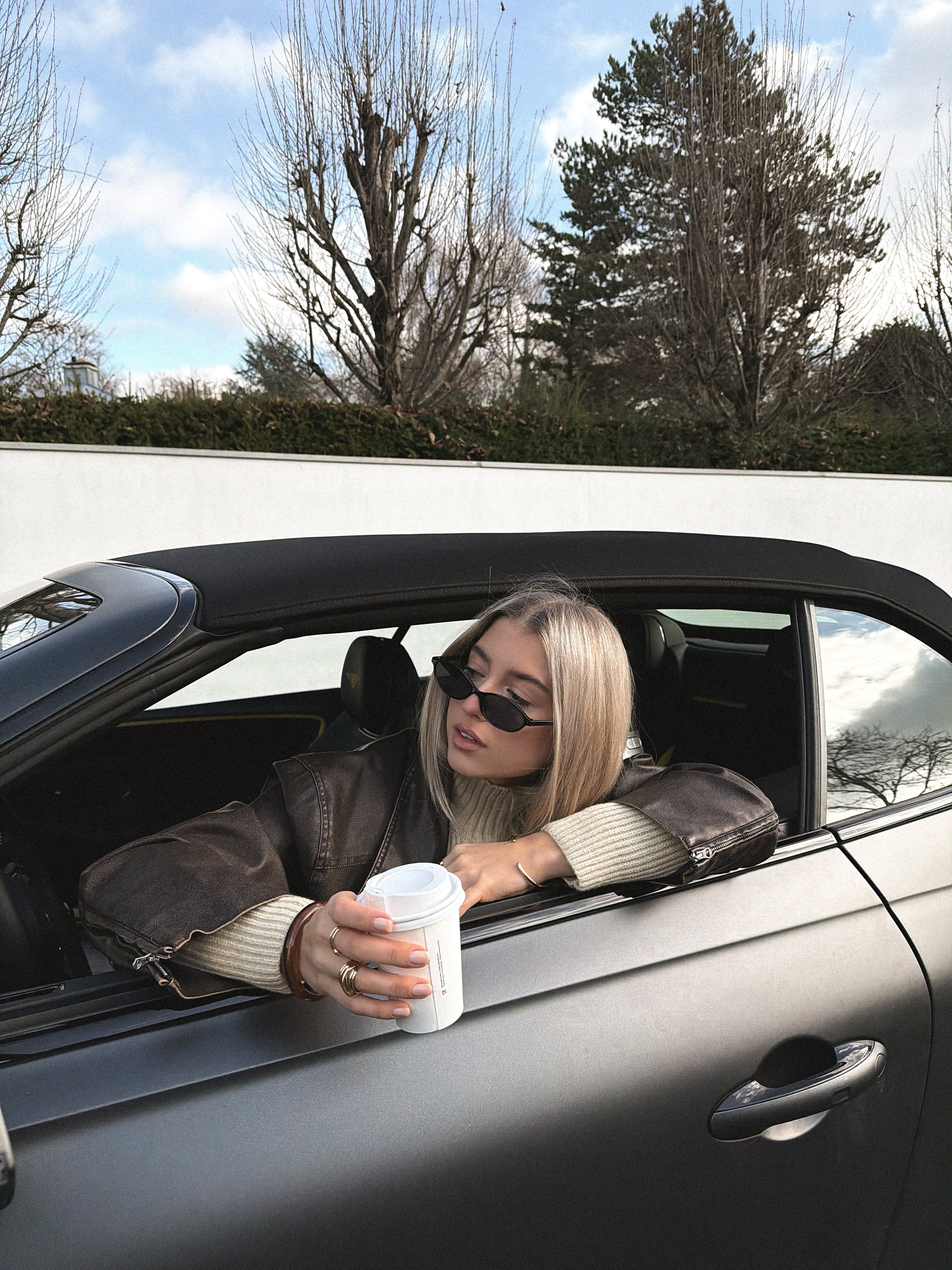 Solara - Oval Sunglasses Black