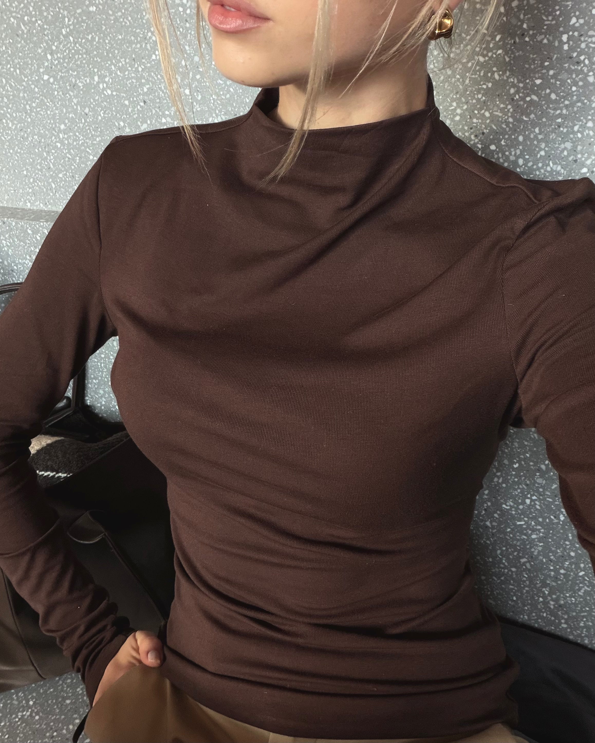 Essential High-Neck Longsleeve